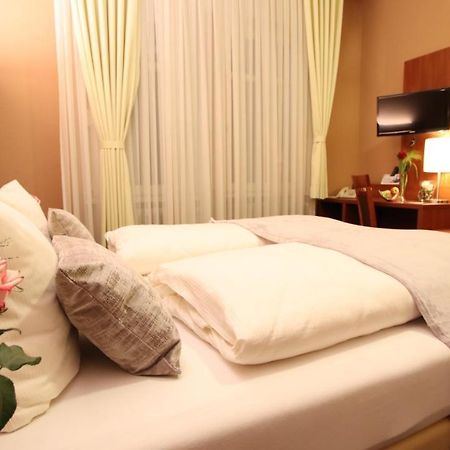 Hotel Wahlster Saarbrucken Bagian luar foto