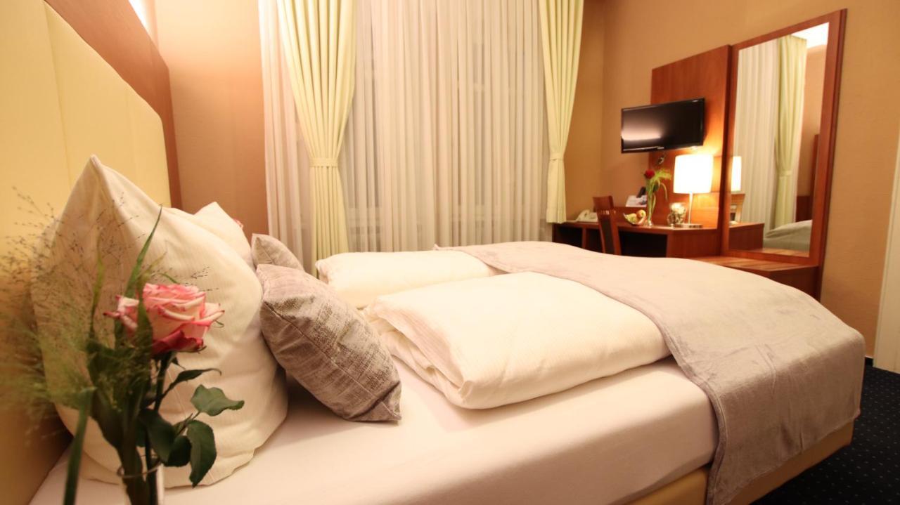 Hotel Wahlster Saarbrucken Bagian luar foto
