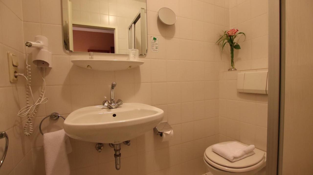 Hotel Wahlster Saarbrucken Bagian luar foto