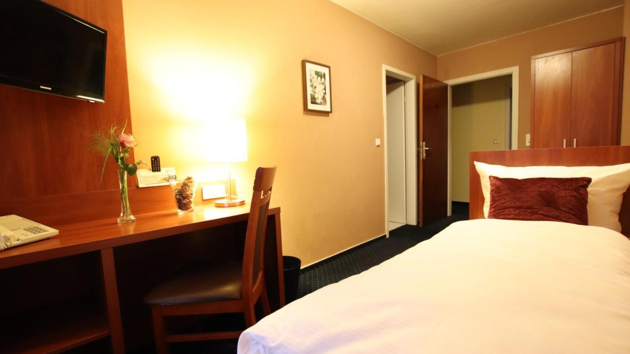 Hotel Wahlster Saarbrucken Bagian luar foto
