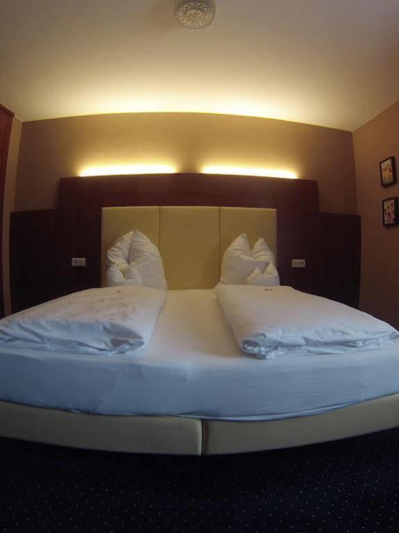 Hotel Wahlster Saarbrucken Bagian luar foto